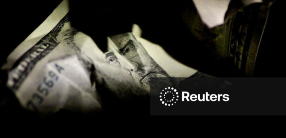 Dólar tem leve alta na abertura com aproximação de prazo para tarifa dos EUA sobre o Brasil