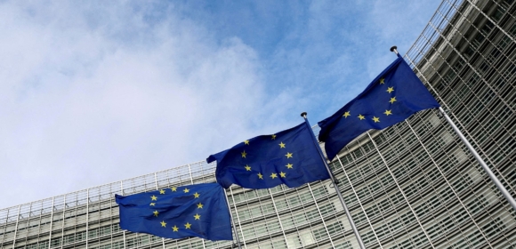 UE aprova possíveis contratarifas sobre 93 bi de euros em produtos dos EUA
