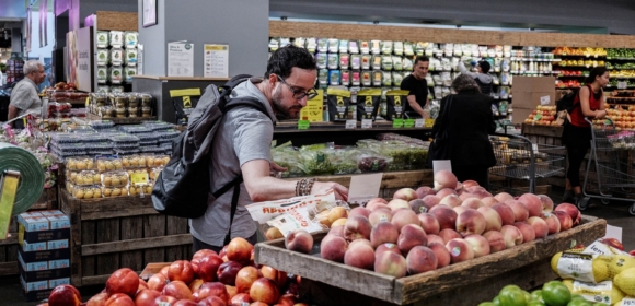 Pessimismo em relação ao futuro pelo consumidor americano diminui