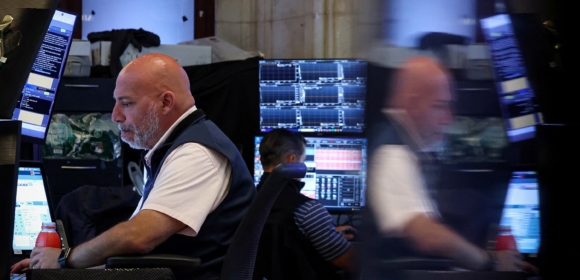 S&P 500 e Dow Jones caem com redução do entusiasmo inicial antes de balanços da Amazon e Apple