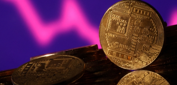 Ações ligadas a criptomoedas avançam após Trump assinar lei de stablecoins