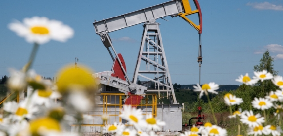 Petróleo cai com aumento da produção da Opep+ e preocupações com excesso de oferta
