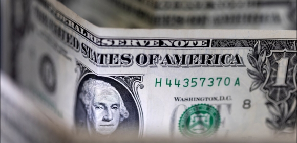 Dólar recua em linha com perdas entre emergentes e com tarifa de Trump em foco