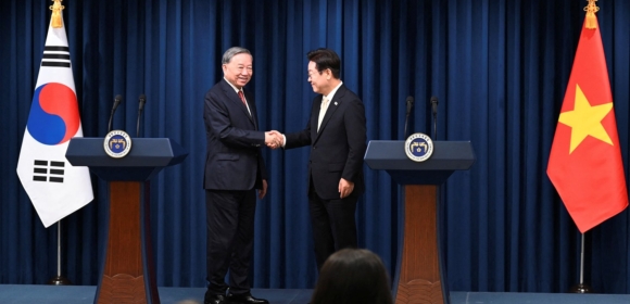 Líderes de Coreia do Sul e Vietnã prometem estreitar laços em meio a tarifas dos EUA