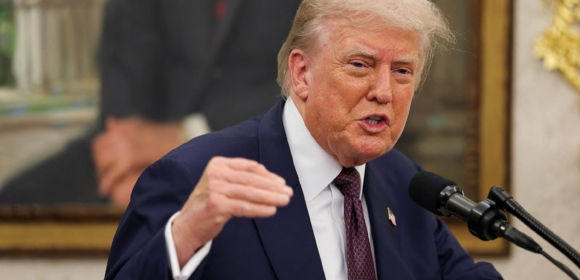 Trump diz que EUA cobrarão tarifa de cerca de 100% sobre importações de semicondutores