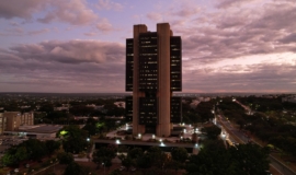 Atividade econômica medida pelo BC cai mais do que o esperado em julho