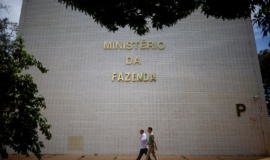 Fazenda aponta “leve viés de baixa” para projeção de crescimento de 2,5% do PIB de 2025