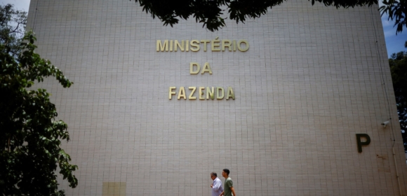 Fazenda aponta “leve viés de baixa” para projeção de crescimento de 2,5% do PIB de 2025