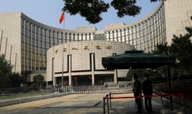 China mantém taxa de sua política monetária inalterada após corte de juros do Fed