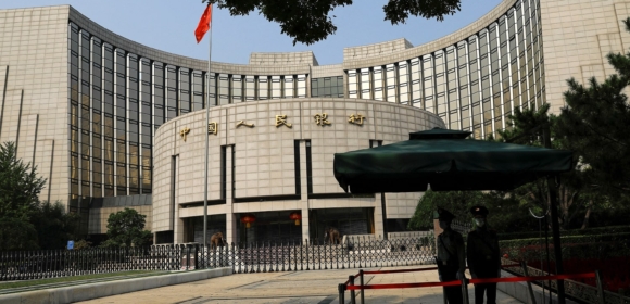 China mantém taxa de sua política monetária inalterada após corte de juros do Fed
