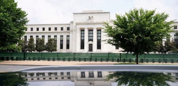 Pressão de Trump para reformular Fed lança sombra sobre reunião de política monetária