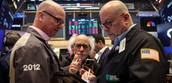 Futuros de Wall Street ficam estáveis com cautela antes da decisão do Fed