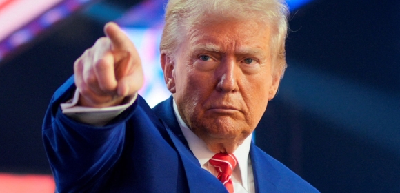 Trump pede que UE imponha tarifas de 100% sobre China e Índia para pressionar Putin, segundo fontes