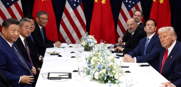 Trump reduz tarifas da China em acordo com Xi sobre fentanil e terras raras