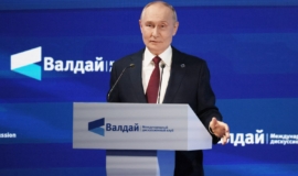 Putin diz que Rússia busca restabelecimento total das relações com EUA