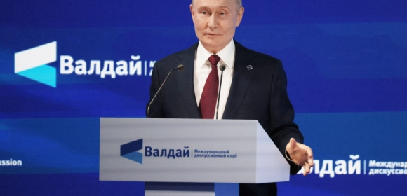 Putin diz que Rússia busca restabelecimento total das relações com EUA