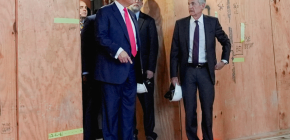 Equipe de Trump intensifica ataque a chair do Fed com ameaça de acusação criminal