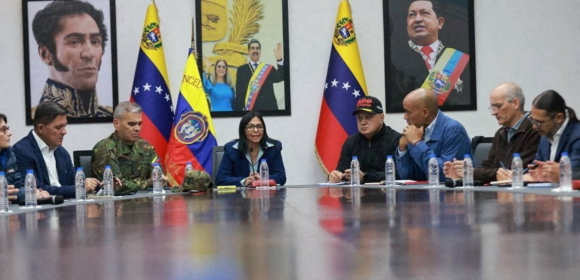 Presidente interina da Venezuela oferece cooperação com EUA após Trump ameaçar novo ataque