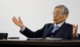 Ex-presidente do Banco do Japão defende aumento da taxa de juros e política fiscal mais apertada