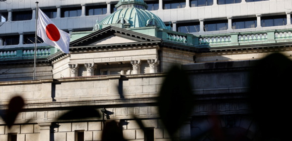 Japão enfrenta riscos de conflito no Oriente Médio que complicam trajetória de juros