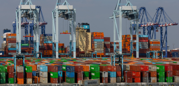 Déficit comercial dos EUA diminui em janeiro com recorde de exportações