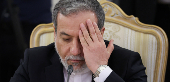 Chanceler do Irã diz que “países vizinhos” estão incentivando morte de iranianos