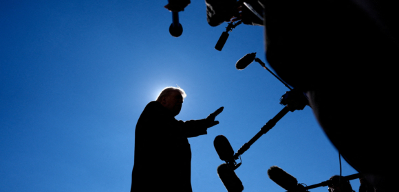 Trump e aliados usam tática conhecida para comunicação sobre guerra no Irã: atacar a imprensa