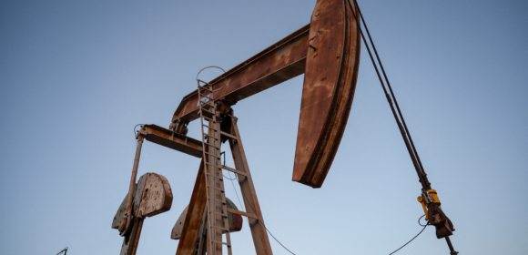 Preço do petróleo ultrapassa US$115 após ataques a instalações energéticas no Oriente Médio
