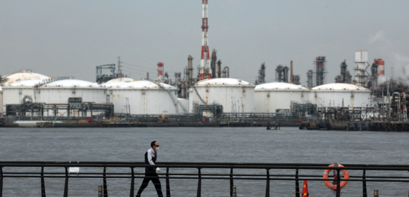 Japão muda foco para o petróleo em tentativa pouco ortodoxa de elevar o iene