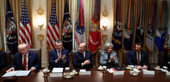Trump diz que “presente” do Irã para EUA foi permitir que 10 petroleiros passassem por Ormuz