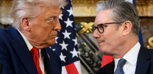 Premiê britânico e Trump discutiram opções militares para Estreito de Ormuz