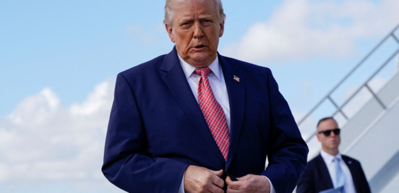 Trump vai tentar minimizar preocupações com economia em meio à alta da gasolina