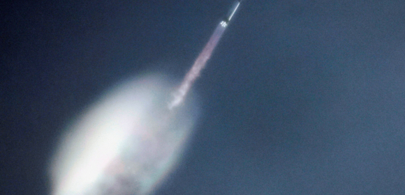 Blue Origin aterrissa pela 1ª vez foguete reutilizado New Glenn, aumentando rivalidade com SpaceX