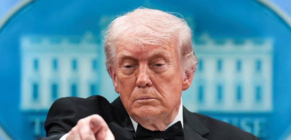 Suspeito de tiroteio durante jantar com imprensa na Casa Branca escreveu manifesto anticristão, diz Trump