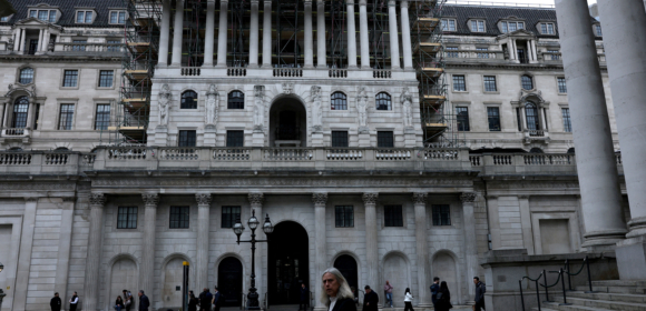 Banco da Inglaterra mantém juros e avalia riscos da guerra do Irã para a inflação