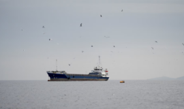 Superpetroleiros sancionados pelos EUA entram no Golfo apesar do bloqueio