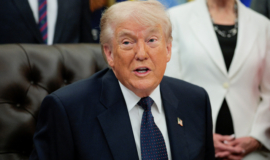 Trump diz que Irã “deveria acenar a bandeira branca da rendição”