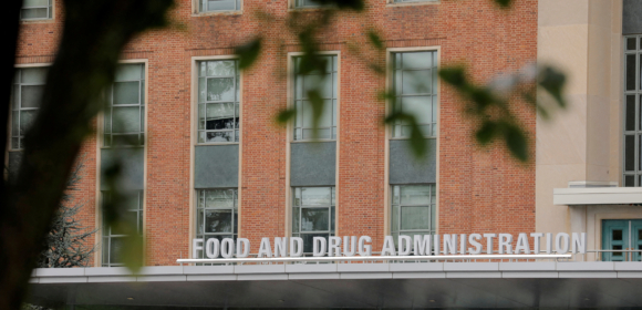 FDA dos EUA bloqueou publicação de estudos de segurança de vacinas contra Covid e herpes-zóster