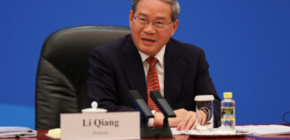Primeiro-ministro da China defende uso mais amplo de robôs inteligentes