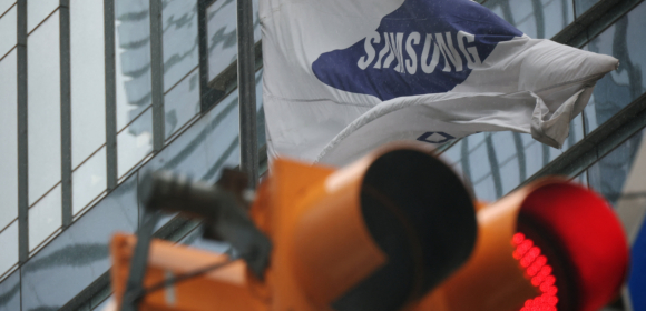 Lucro da Samsung aumenta 19 vezes; ações caem em meio a receios de que boom da IA possa estagnar