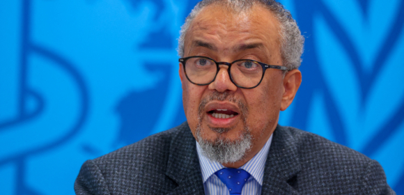 Diretor-geral da OMS diz que evolução da epidemia de Ebola ultrapassa esforços de resposta
