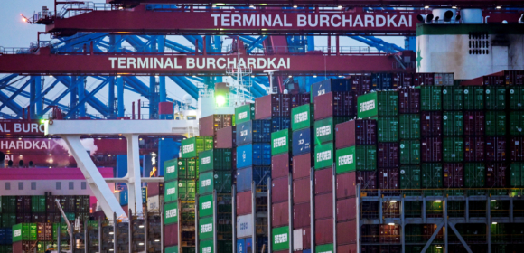 Governos da UE aprovam legislação sobre acordo comercial com os EUA