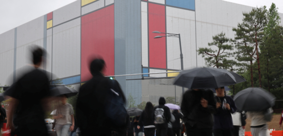 Trabalhadores da Samsung aprovam acordo salarial, mas administração ainda enfrenta tempos difíceis