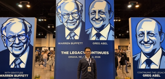 Berkshire Hathaway 2026: As Lições da Primeira Reunião Anual sem Warren Buffett no comando