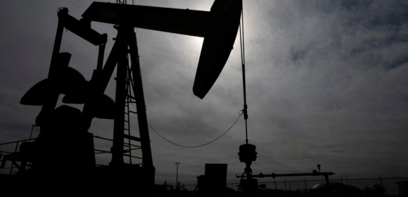 Opep+ aprova novo aumento na produção de petróleo conforme exportações do Estreito de Ormuz começam a se recuperar