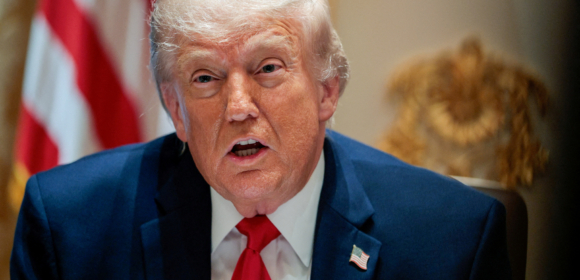 Trump assina proclamação que altera tarifas sobre importações de aço, alumínio e cobre
