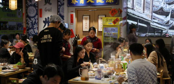 Atividade de serviços da China cresce no ritmo mais rápido em três meses, mostra PMI privado