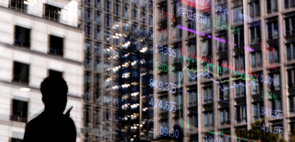 Ações da China encerram semana em queda com onda de vendas no setor de IA