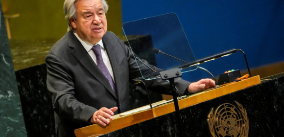 Guterres, da ONU, alerta que IA avança mais rápido do que supervisão e pede proteção às crianças