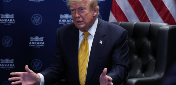 Aprovação de Trump cai para mínima de 33%, mostra pesquisa Reuters/Ipsos